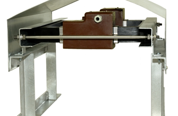 KTP 400 - jistící transformátor proudu s krytem